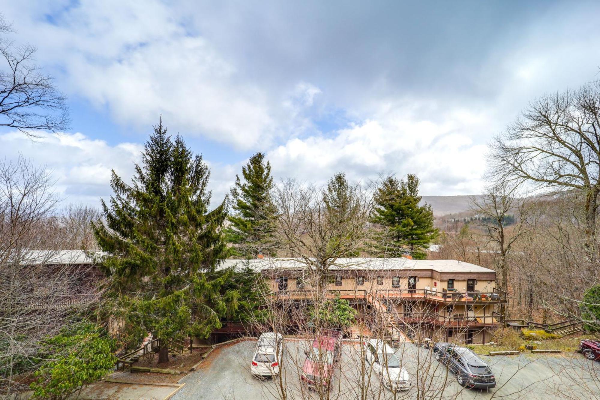 Beech Mountain Studio With Balcony Less Than 1 Mi To Skiing! Exterior photo